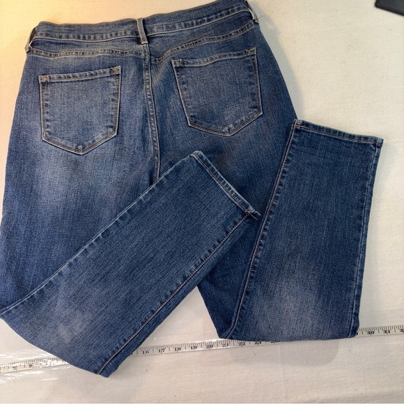 Old Navy Blue Women’s Straight Leg Jeans Versatile Style 10short - Picture 2 of 9